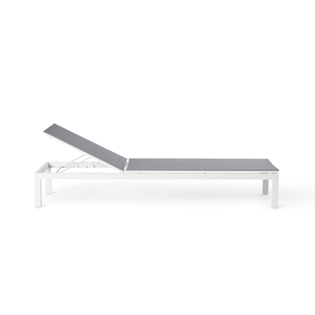 Belvedere Chaise in White Aluminum and Silver Mesh