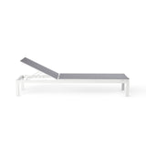 Belvedere Chaise in White Aluminum and Silver Mesh