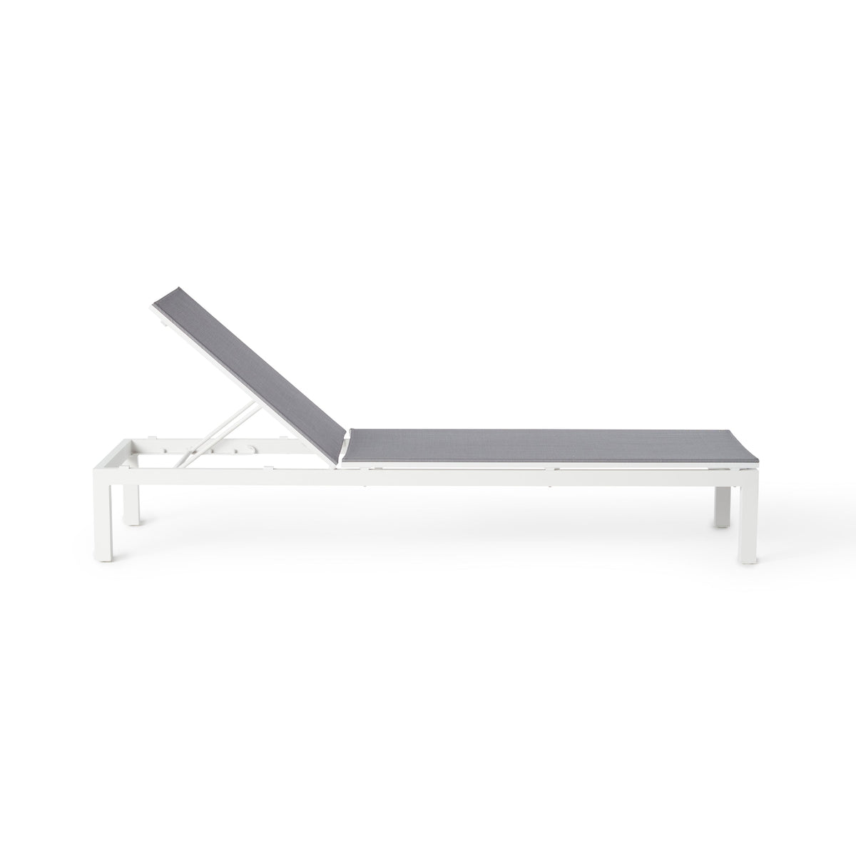 Belvedere Chaise in White Aluminum and Silver Mesh