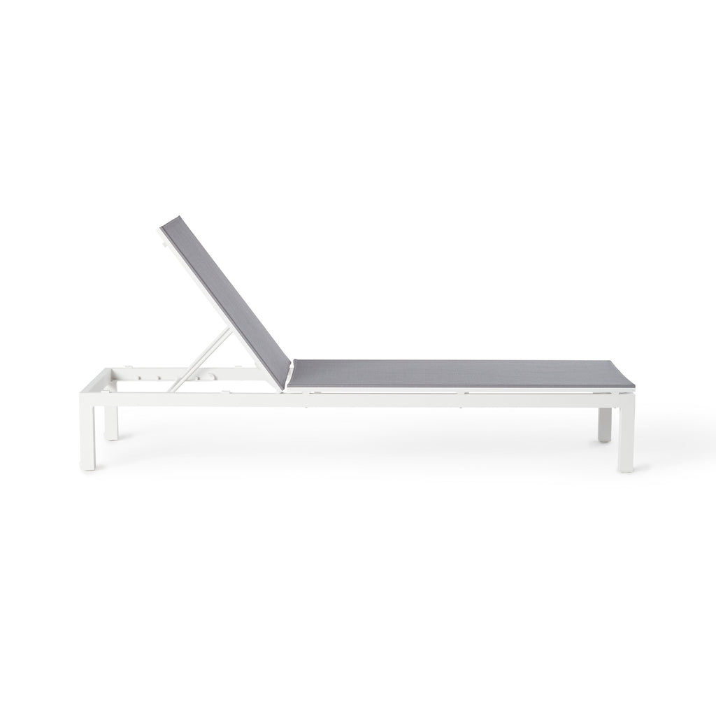 Belvedere Chaise in White Aluminum and Silver Mesh