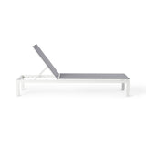 Belvedere Chaise in White Aluminum and Silver Mesh