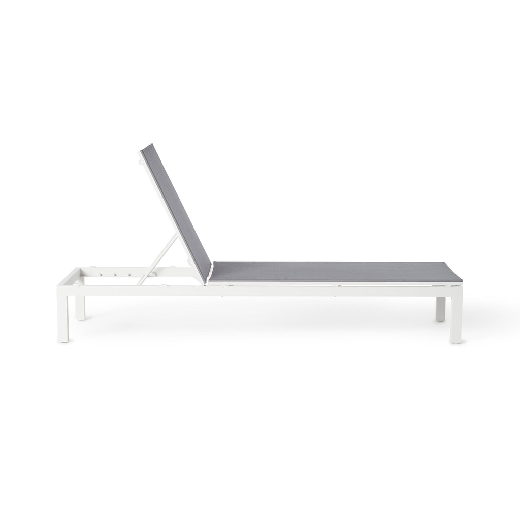 Belvedere Chaise in White Aluminum and Silver Mesh