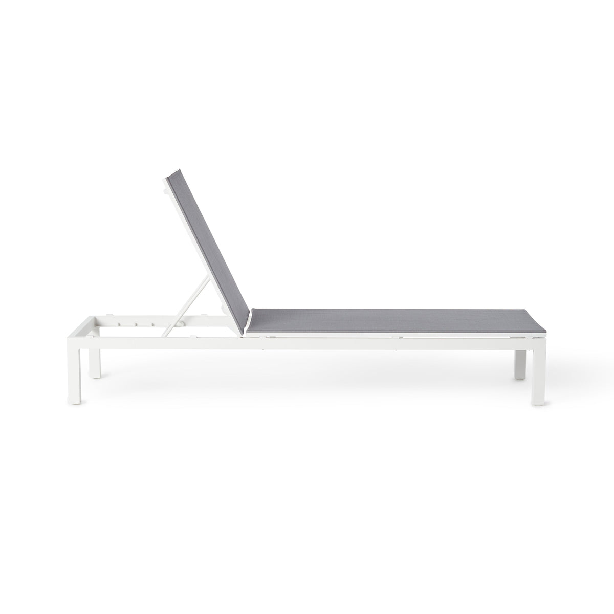 Belvedere Chaise in White Aluminum and Silver Mesh