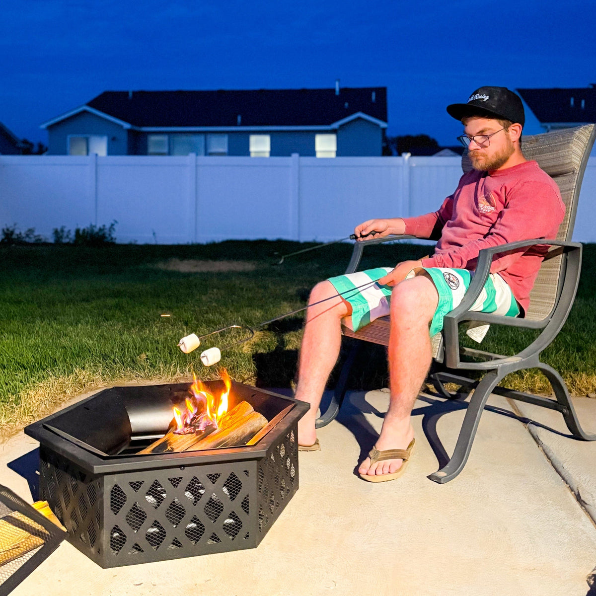 28" Outdoor Fire Pit Grill with Cooking Grate, Fire Poker and Spark Screen Lid