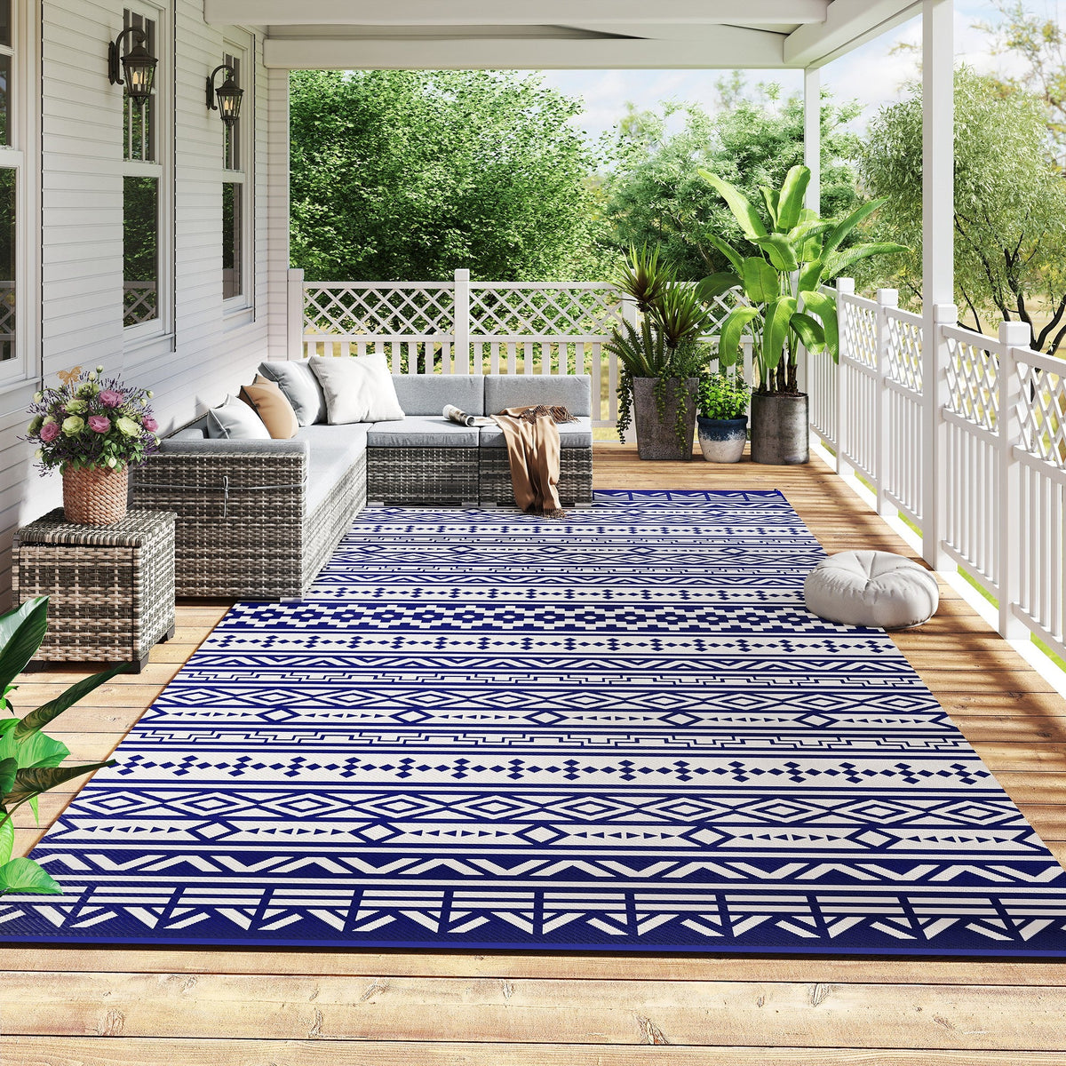 9' x 18' Reversible Outdoor Rug, Blue White Geometric