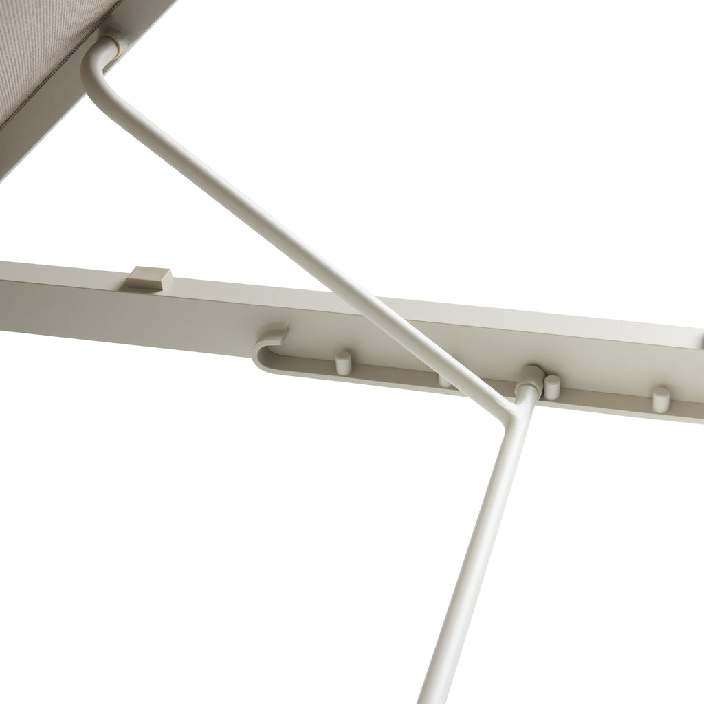 Belvedere Chaise in Dune Aluminum & Mesh