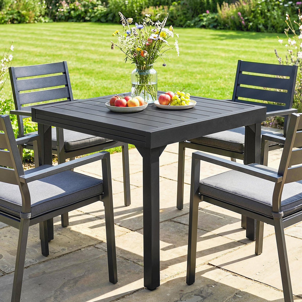 80-160 cm Extendable Aluminium Garden Table for 4-6 People, Black