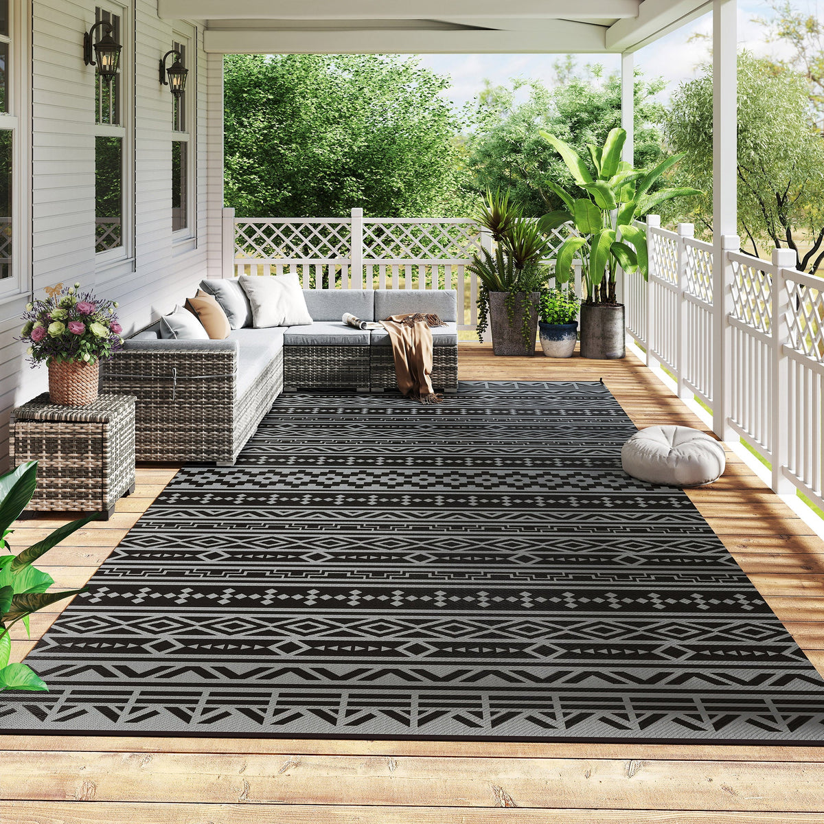 9' x 18' Reversible Outdoor Rug, Black Gray Geometric