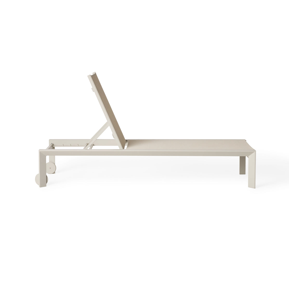Santa Monica Chaise Lounge in Dune Aluminum
