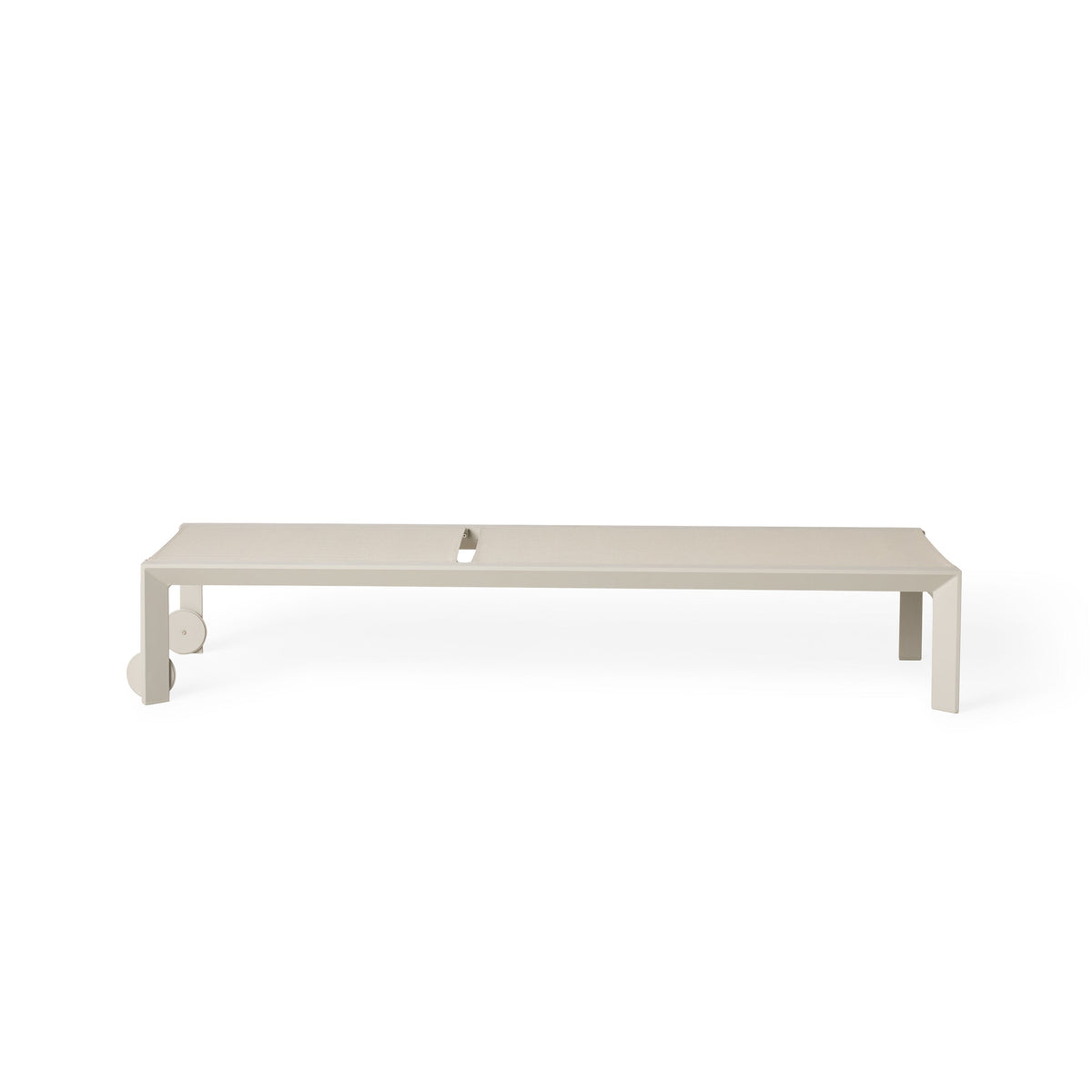Santa Monica Chaise Lounge in Dune Aluminum