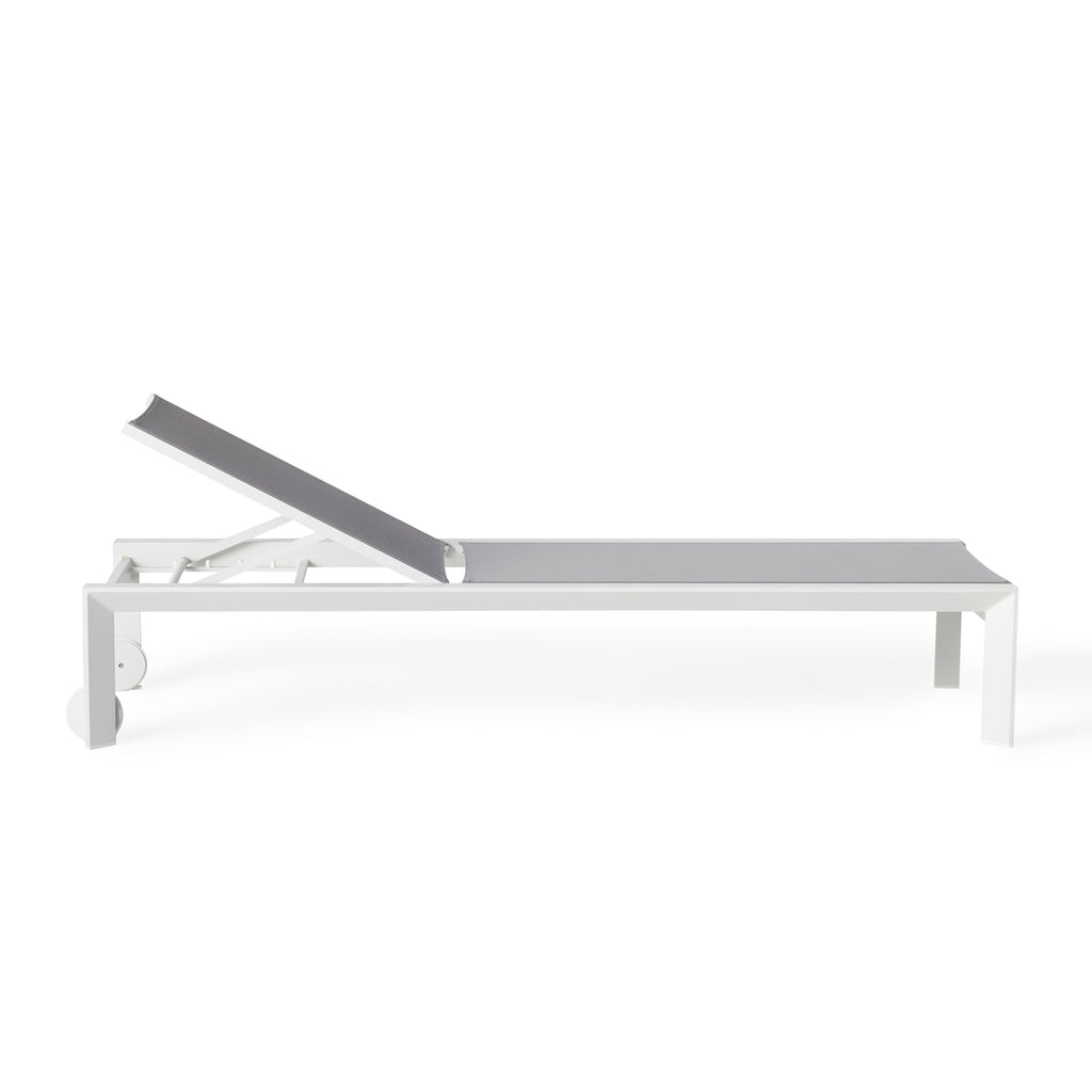 Santa Monica Chaise Lounge in White Aluminum & Silver Mesh