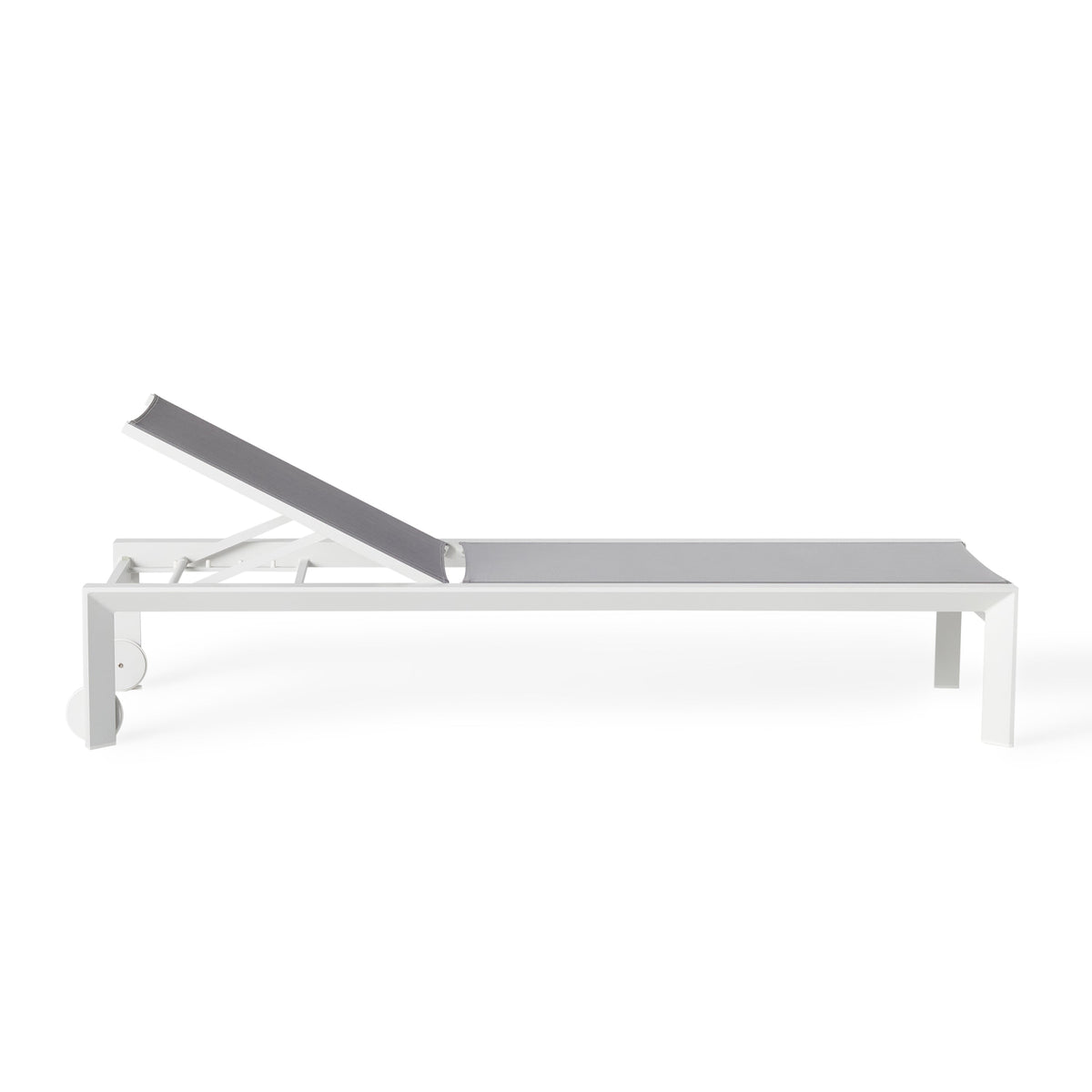 Santa Monica Chaise Lounge in White Aluminum & Silver Mesh