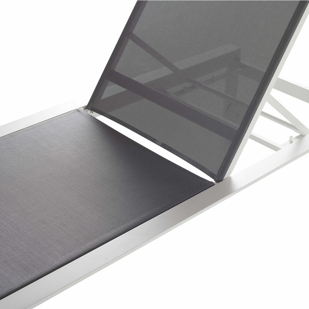 Santa Monica Chaise Lounge in White Aluminum & Silver Mesh
