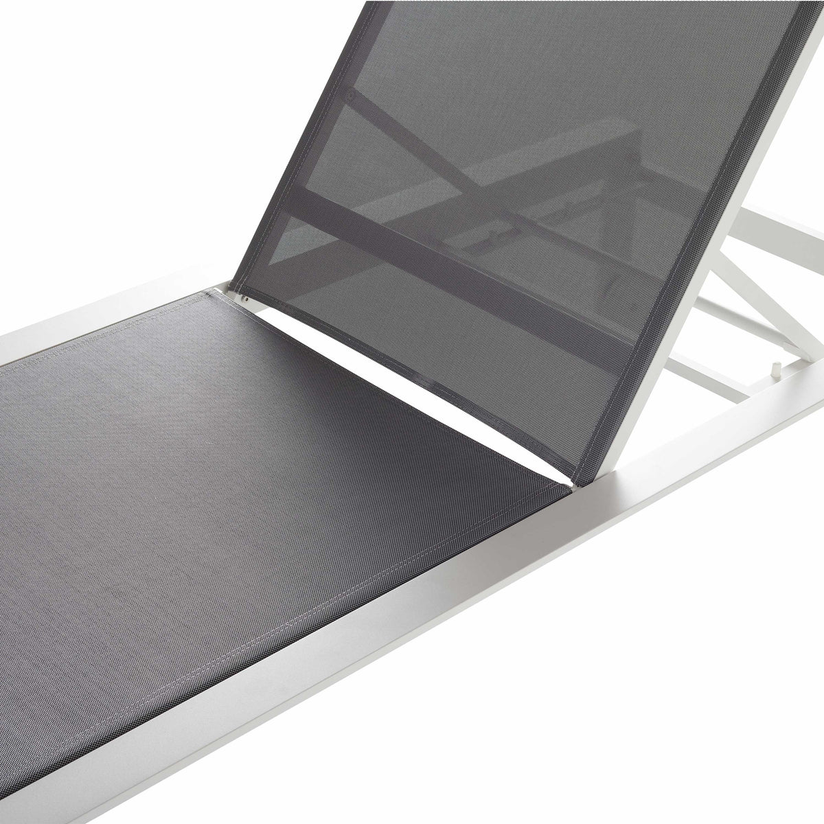 Santa Monica Chaise Lounge in White Aluminum & Silver Mesh